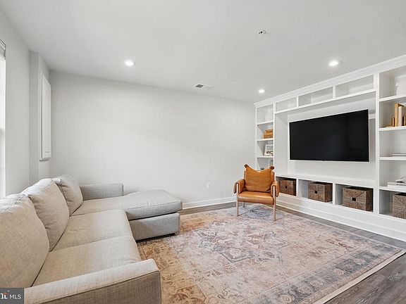 3rd image of 5902 Sauerwein Way