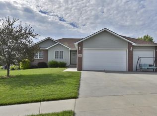 2000 Chloe Ln, Lincoln, NE 68512