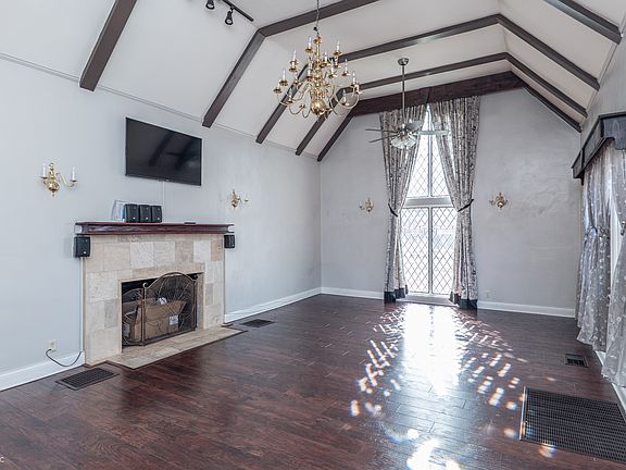 4th image of 2025 Lick Creek Dr