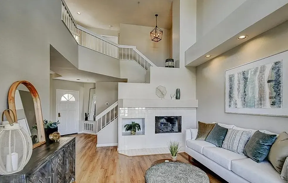 2 bed, 1434 sqft, $4,200 — Photo 2
