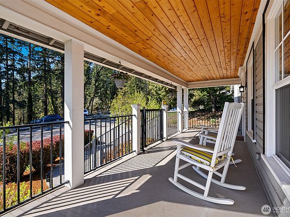 5th image of 602 NW 18th Loop