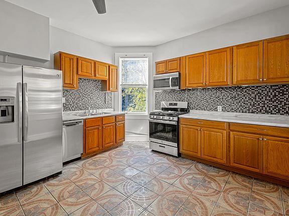 2nd image of 3228 W Fullerton Ave #2RB