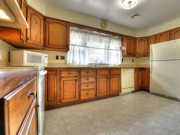 4th image of 3514 Cloverfield Rd