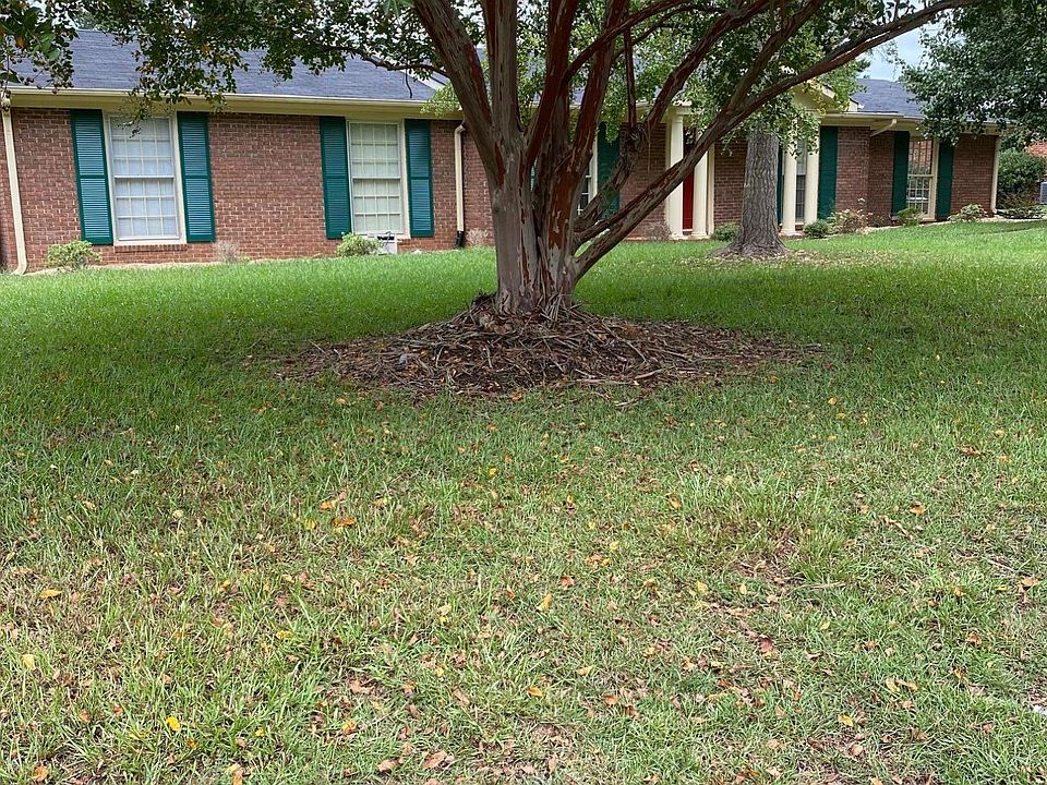 2nd image of 956 Hill Pl