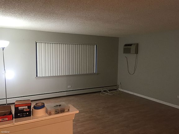 3rd image of 9980 Holly Ln