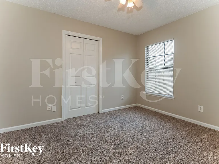 4576 Antler Hill Dr E — Photo 12