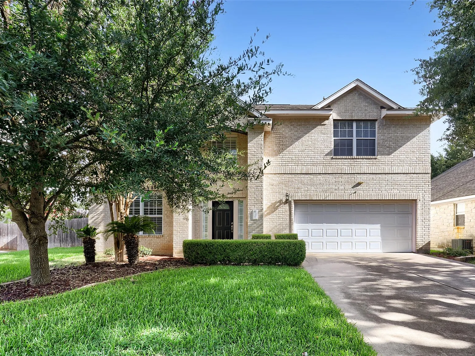 5 bed, 2.5 bath, 3036 sqft, $2,800 — Photo 2