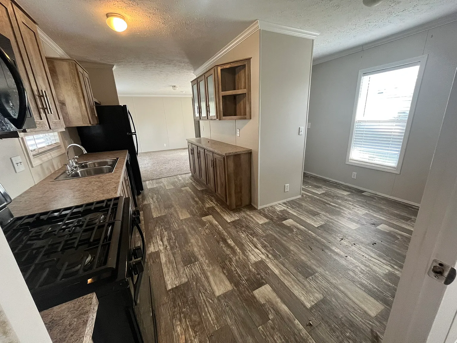 2 bed, 1056 sqft, $1,399 — Photo 2