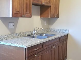 1051 Sunnyslope Rd APT B, Hollister, CA 95023
