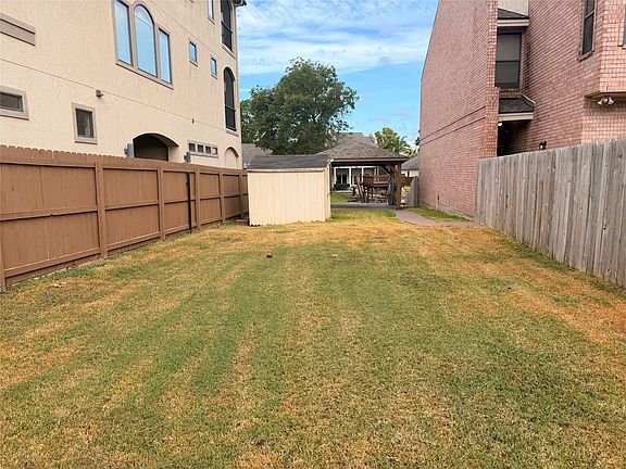 2nd image of 721 Paradise Ln