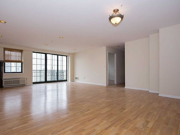 4th image of 26 W Broadway #602