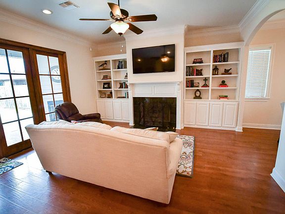 4th image of 302 Miramar Blvd