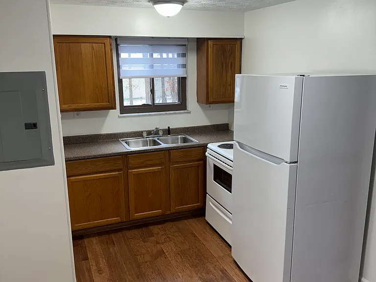 18 Rose Ln #5 — Photo 2