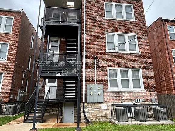 3rd image of 716 Westgate Ave #1