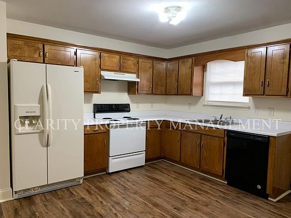 3rd image of 847 Stone Glen Trl NW