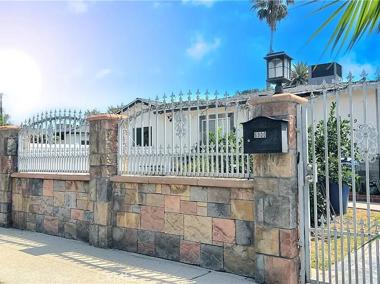 6900 Oso Ave — Photo 3