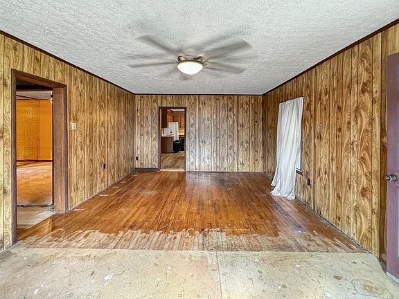 4th image of 222 N Hill St