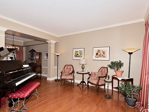 3rd image of 959 Chesapeake Blvd