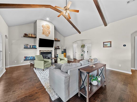 5th image of 204 Cowans St