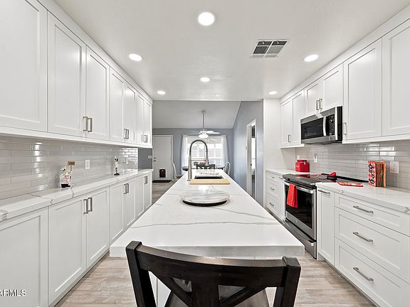 3rd image of 7241 W LAUREL Lane