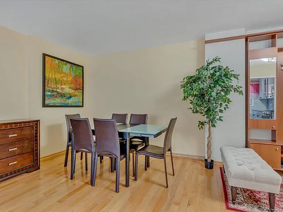 5th image of 2928 W 5th St APT 9F