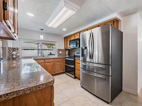 5th image of 3849 Claremont Dr