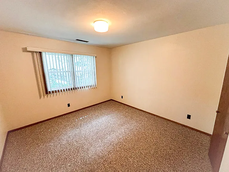 105 E Grand Ave #2 — Photo 9