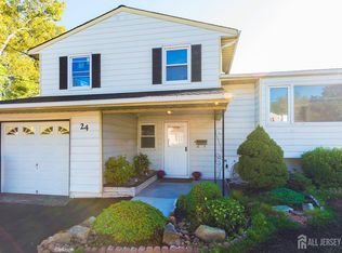 24 Rieder Rd, Edison, NJ 08817
