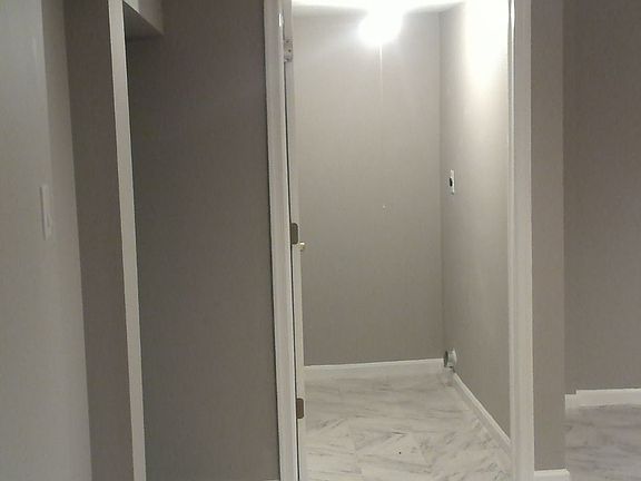 3rd image of 194 Stirling Ct