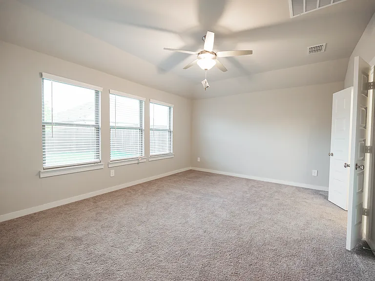 318 Waters Ridge Dr — Photo 11
