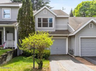 10 Tiffany Dr, Queensbury, NY 12804