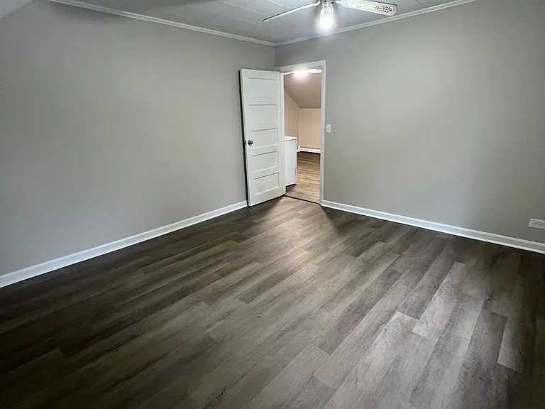 389 Boynton St — Photo 8