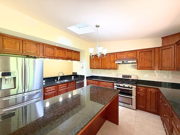 5th image of 11505 Alcinda Ln