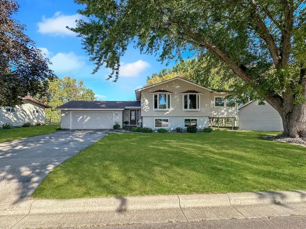 604 10th Ave NW, Waseca, MN 56093