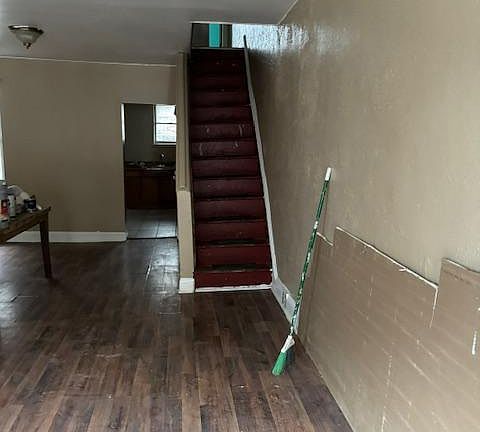 4th image of 833 E Willard St