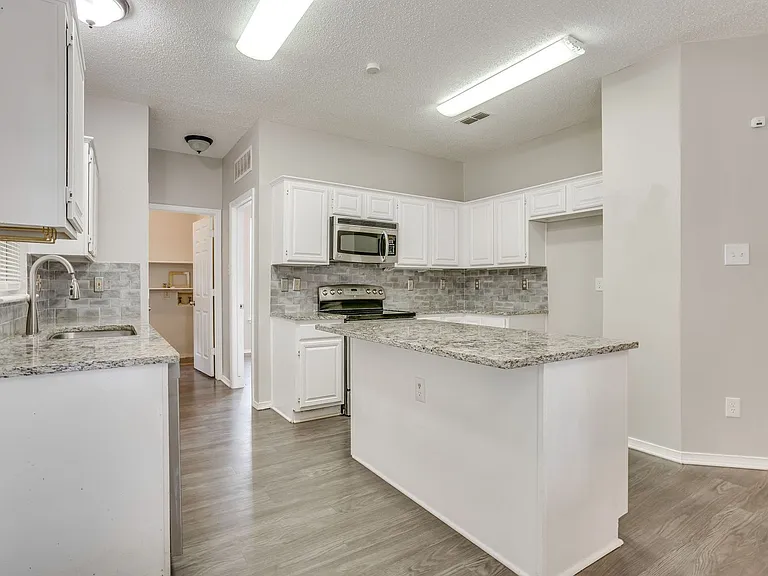 2701 Clovermeadow Dr — Photo 23