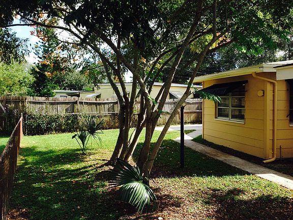 2nd image of 106 Country Club Cir