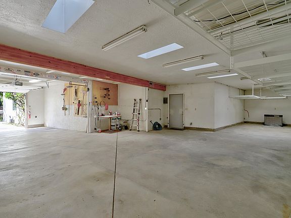 3rd image of 312 Chula Vista Pl NE