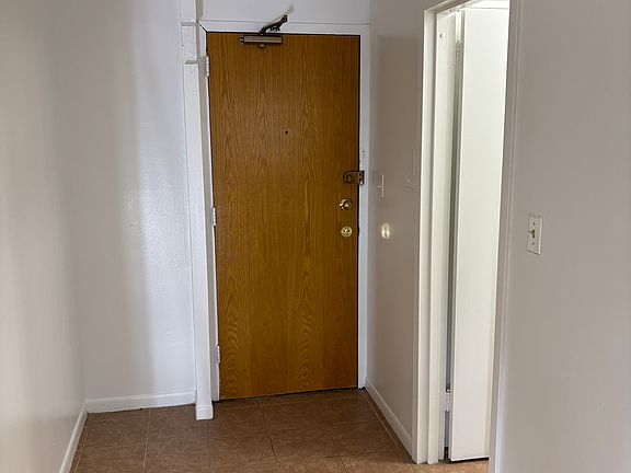 3rd image of 5920 N Kenmore Ave APT 505