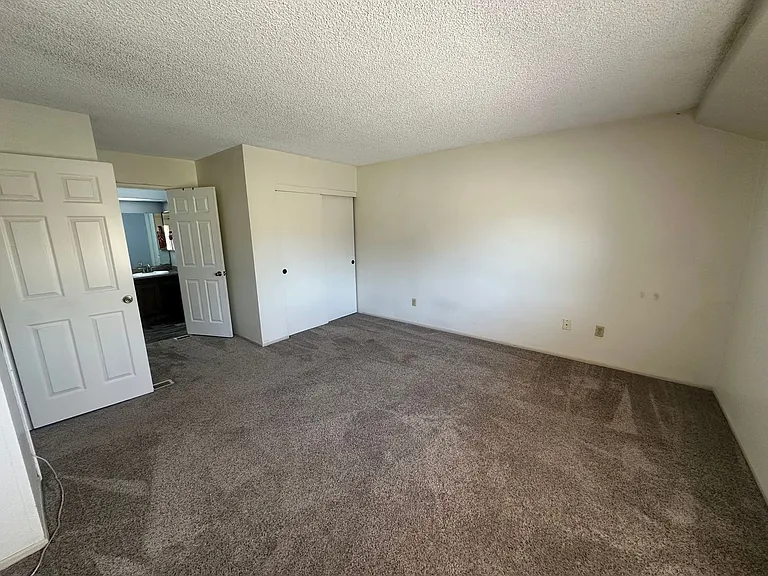 401 Tepatitlan Ct — Photo 18