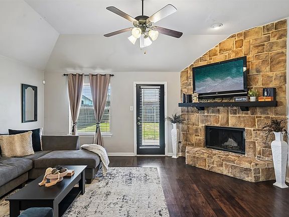 3rd image of 702 Sendero Rd