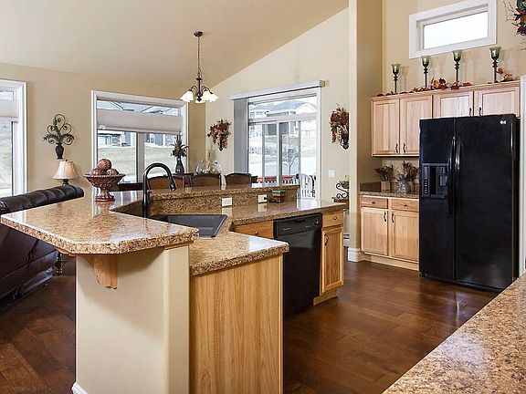 3rd image of 3437 Castle Pines Dr
