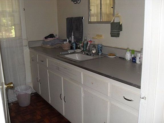 4th image of 920 Columbia Ave