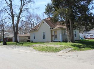 822 C St, Charleston, IL 61920