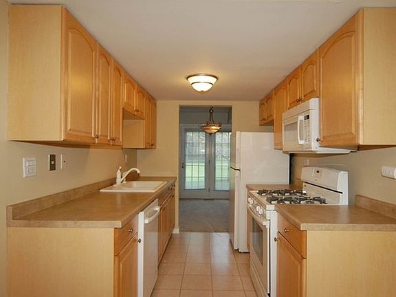 5th image of 1826 Quaker Hollow Ln