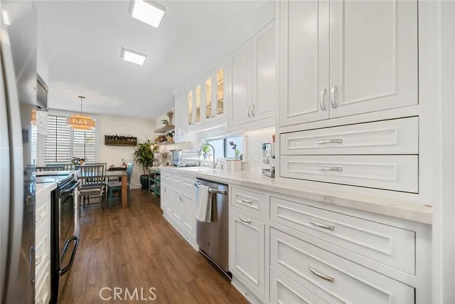 5301 Balboa Blvd #C6 — Photo 5