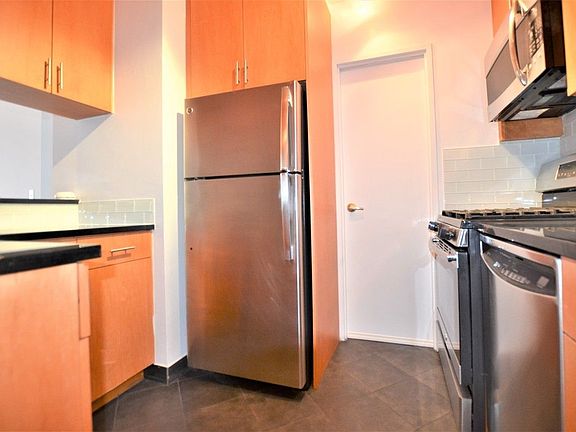 5th image of 200 E 72nd St APT 7F