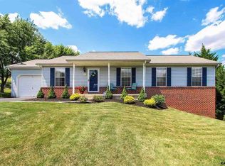 106 Feedwater Ct, Stewartstown, PA 17363