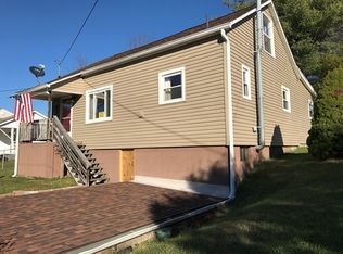 406 Valley Rd, Sophia, WV 25921