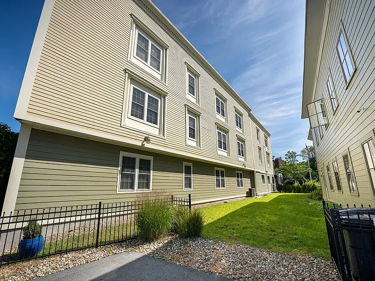 406 Main St #3 — Photo 28